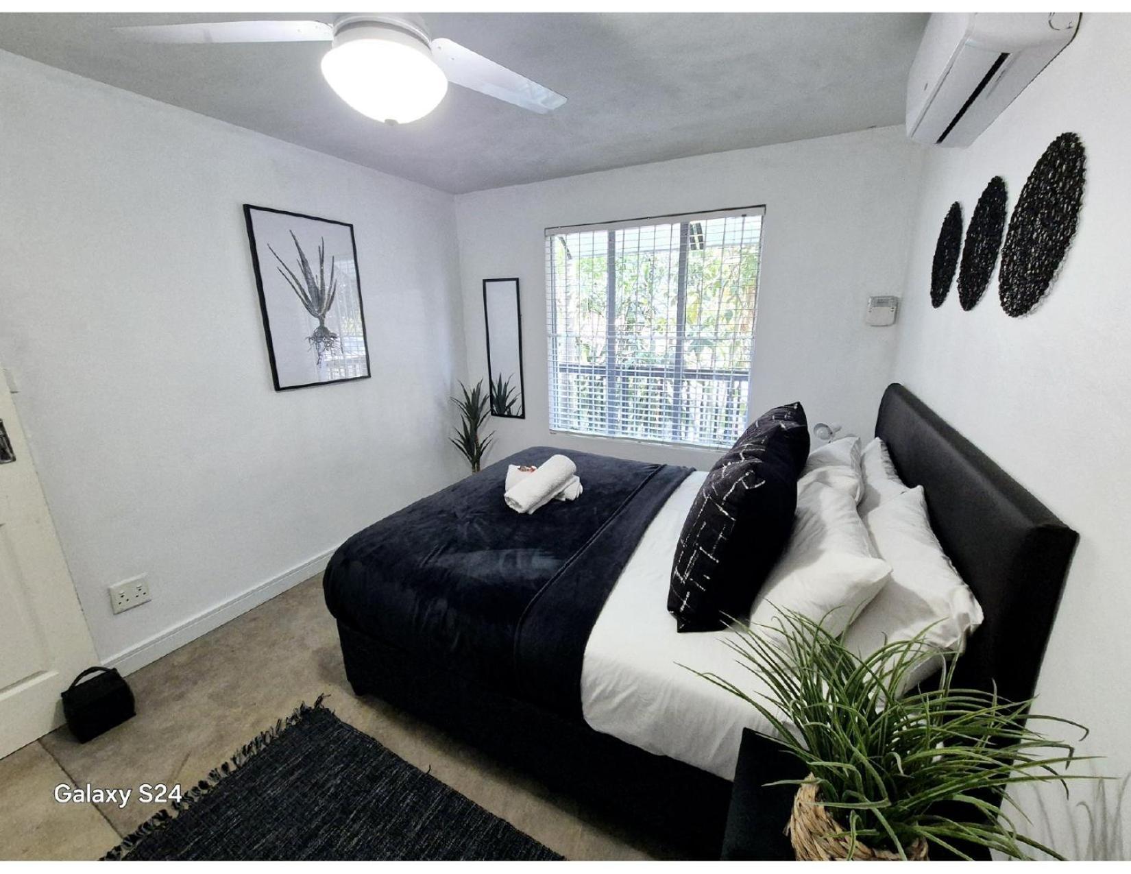 1 Bedroom - Unit 1 Loadshedding Free Apartment