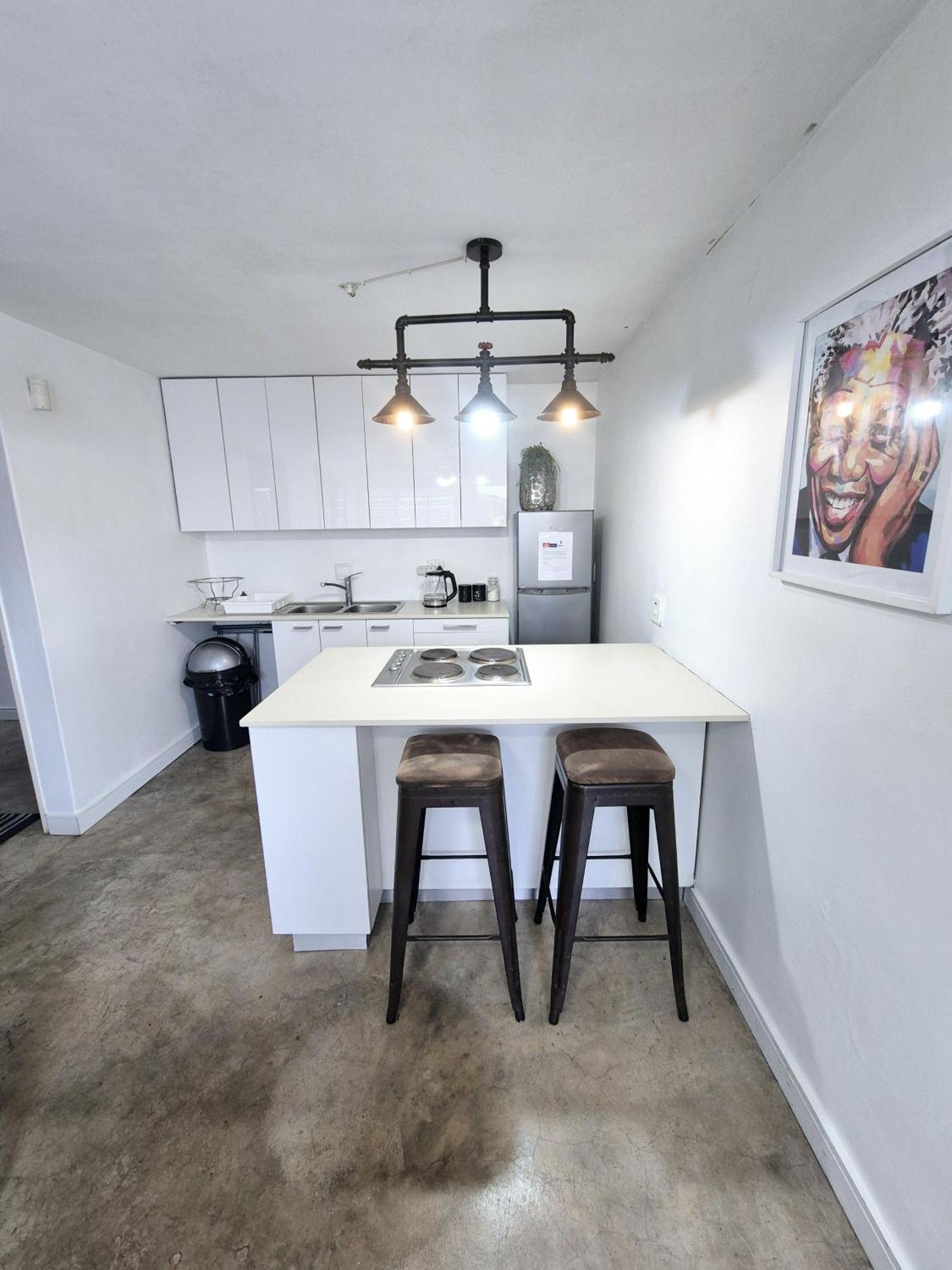 1 Bedroom - Unit 1 Loadshedding Free Apartment Durban